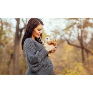 怀孕6个月一摸肚子宝宝就动正常吗 孕6月一摸肚子宝宝就动怎么