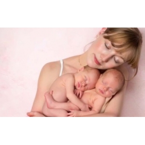 一百多天的宝宝抱起来头四处摇晃不稳正常吗 为什么宝宝头晃来晃