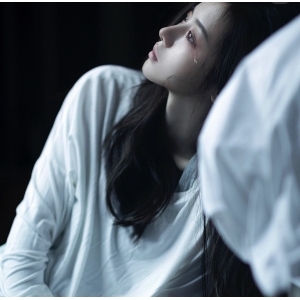 新恋情曝光与旧账本：明星情感生活的公众审视 发稿时间：2025年12月24日