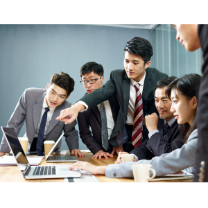 冰与火之歌：科技巨头一边狂飙AI一边裁员万人的背后