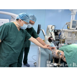 中国首例全植入式脑机接口临床试验成功 高位截瘫患者凭意念操控