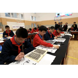 河北元氏县：书法名家进校园 翰墨飘香润美育